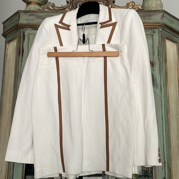 Beautiful linen suit white with brown leather accents by Zara - Picture 2 of 3